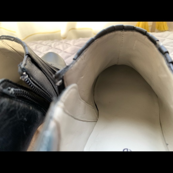 Women’s Hinge Platform Ankle Booties - Picture 12 of 13